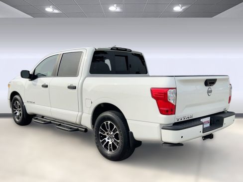 Used 2023 Nissan Titan SV w/ SV Convenience Package image 3