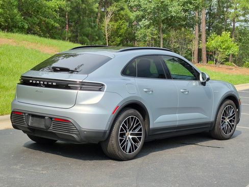 Certified 2025 Porsche Macan Electric RWD image 31