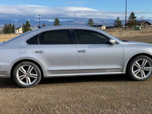 Used 2015 Volkswagen Passat TDI SEL Premium image 9