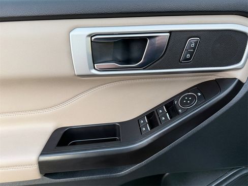 Used 2020 Ford Explorer XLT w/ Equipment Group 202A image 11