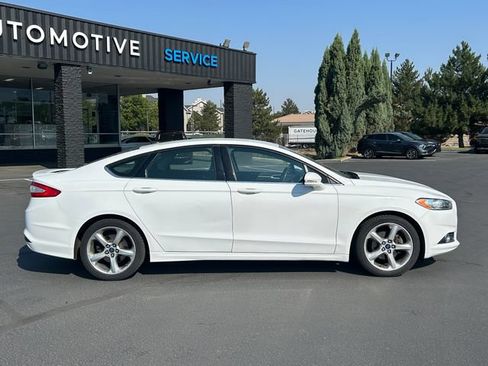 Used 2016 Ford Fusion SE w/ Equipment Group 201A FWD image 2