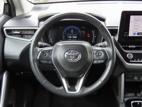 Used 2024 Toyota Corolla Cross XLE image 18