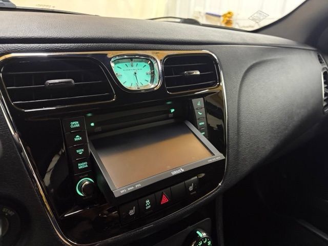 Used 2013 Chrysler 200 Limited FWD image 38
