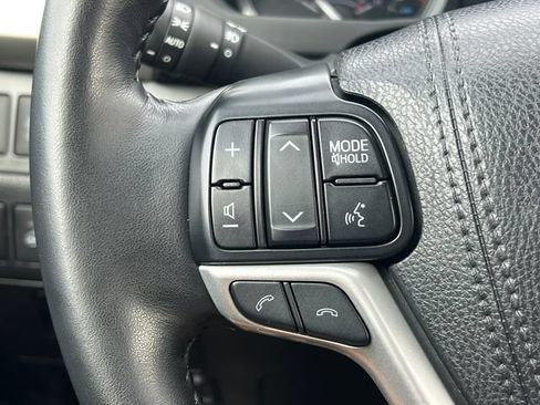 Used 2018 Toyota Highlander Limited AWD/4WD image 25