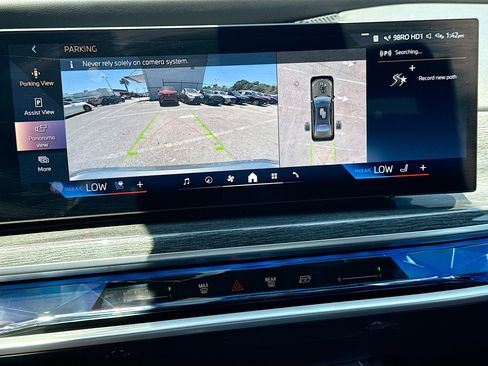 Used 2023 BMW 760i xDrive AWD/4WD image 33