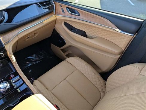 Used 2025 Jeep Grand Cherokee L Summit image 18