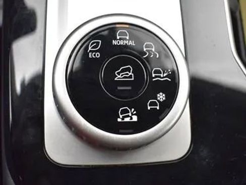 Used 2025 Mitsubishi Outlander SE image 35