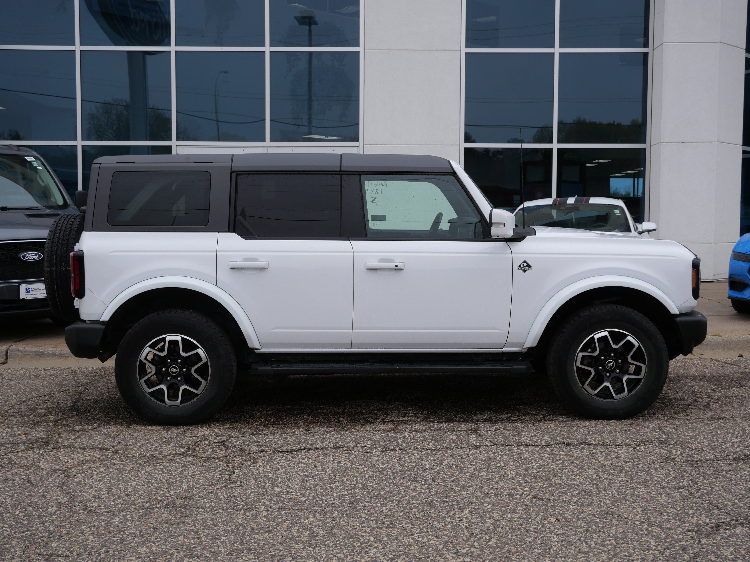 Used 2024 Ford Bronco Outer Banks AWD/4WD image 2
