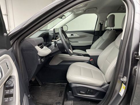 New 2026 Ford Explorer Active w/ Active Comfort Package AWD/4WD image 3