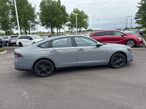 Certified 2025 Honda Accord SE image 9