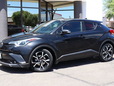 Used 2018 Toyota C-HR XLE FWD image 3