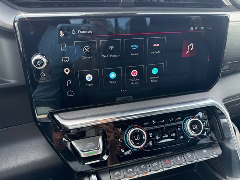 Used 2024 GMC Sierra 1500 Denali w/ Technology Package AWD/4WD image 12