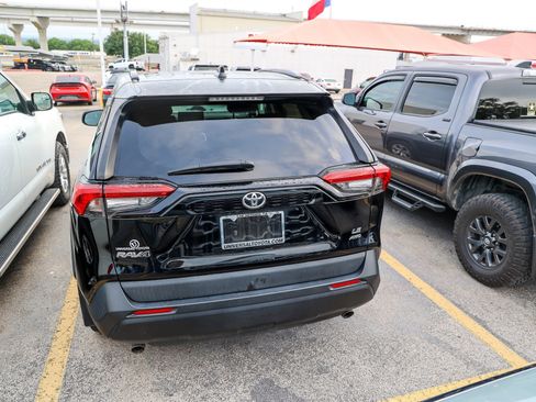 Used 2020 Toyota RAV4 LE w/ All Weather Liner Package AWD/4WD image 10