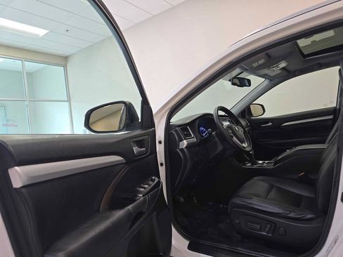 Used 2015 Toyota Highlander XLE AWD/4WD image 23