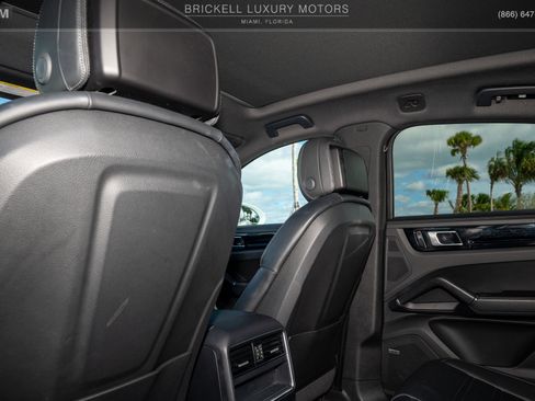 Used 2020 Porsche Cayenne image 19