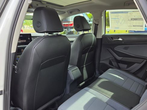 Used 2026 Volkswagen Jetta SE FWD image 45