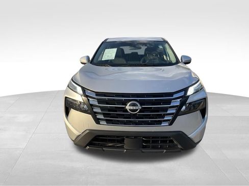 Used 2024 Nissan Rogue SV FWD image 2