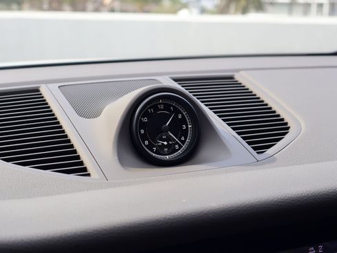 Certified 2025 Porsche Macan image 21