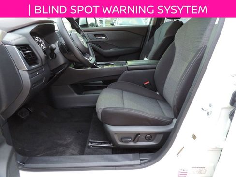 Used 2023 Nissan Rogue SV image 14