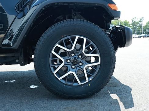 Certified 2025 Jeep Wrangler Unlimited Sahara AWD/4WD image 5