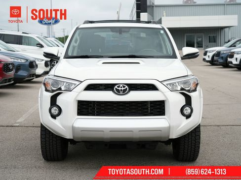 Used 2018 Toyota 4Runner TRD Off-Road Premium AWD/4WD image 2