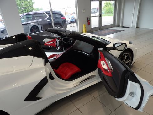 Used 2023 Chevrolet Corvette Stingray Preferred Conv w/ Z51 Performance Package RWD image 24