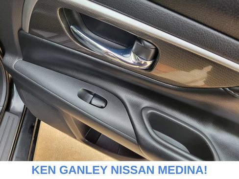 Used 2013 Nissan Altima 2.5 SL w/ 2.5 Moonroof Pkg FWD image 48