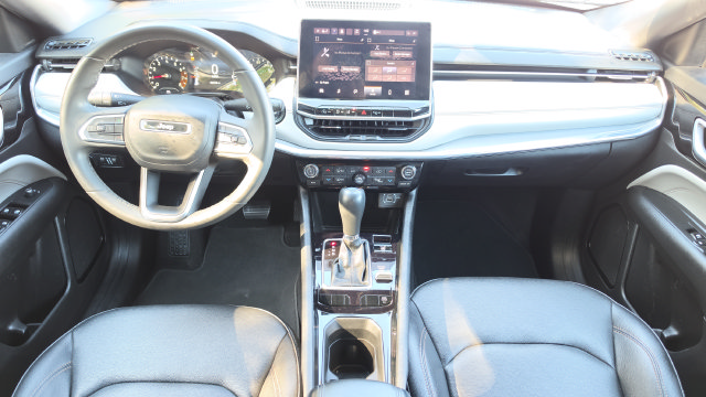 Used 2024 Jeep Compass Limited AWD/4WD image 7