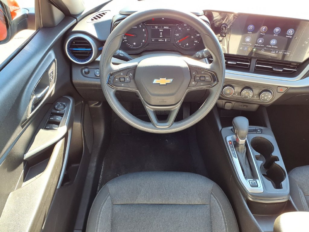 Used 2024 Chevrolet Trax LS w/ LS Convenience Package FWD image 15