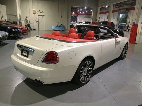 Used 2018 Rolls-Royce Dawn RWD image 3