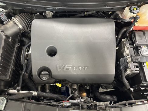 Used 2023 Chevrolet Traverse LT image 46