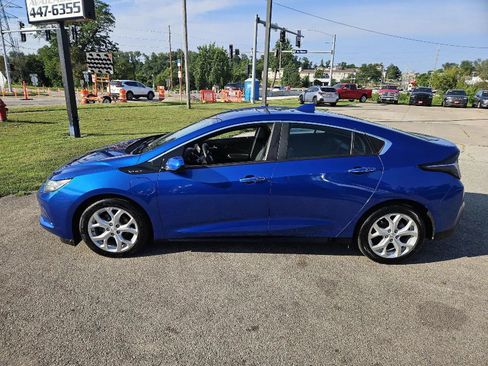 Used 2017 Chevrolet Volt Premier w/ Driver Confidence II Package FWD image 4