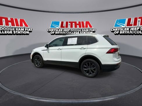 Used 2022 Volkswagen Tiguan SE AWD/4WD image 5
