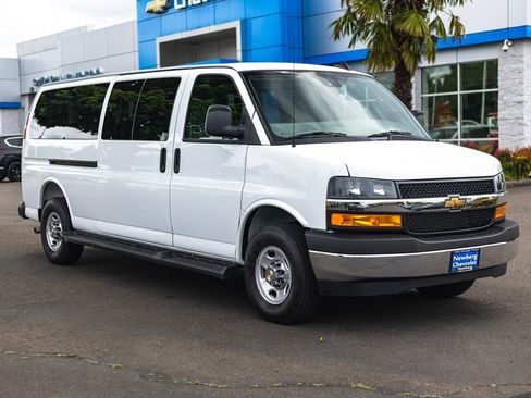 Used 2025 Chevrolet Express 3500 LT w/ LT Preferred Equipment Group RWD image 8