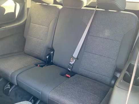 Used 2025 Chevrolet Traverse LT image 15