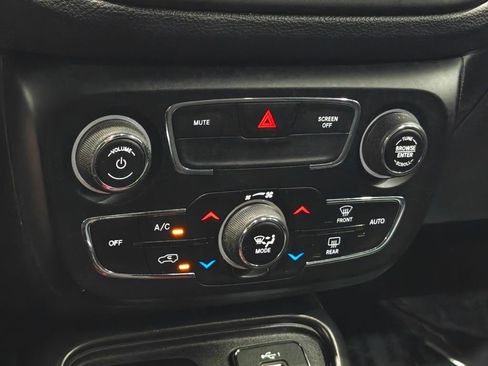 Used 2020 Jeep Compass Trailhawk AWD/4WD image 11