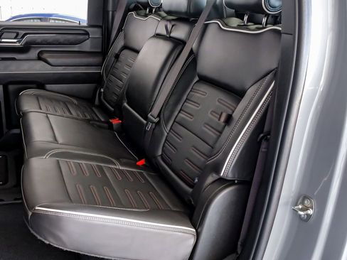 Used 2024 GMC Sierra 2500 AT4X image 38