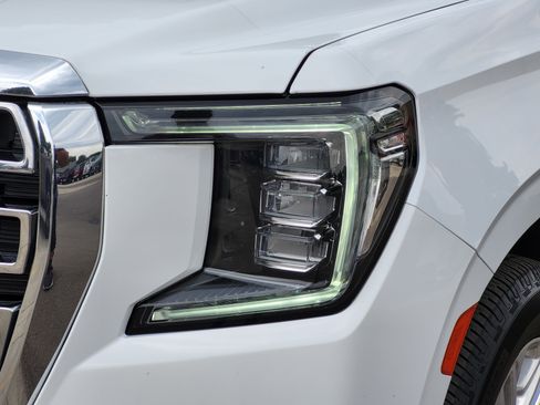 Used 2023 GMC Yukon XL SLT AWD/4WD image 5