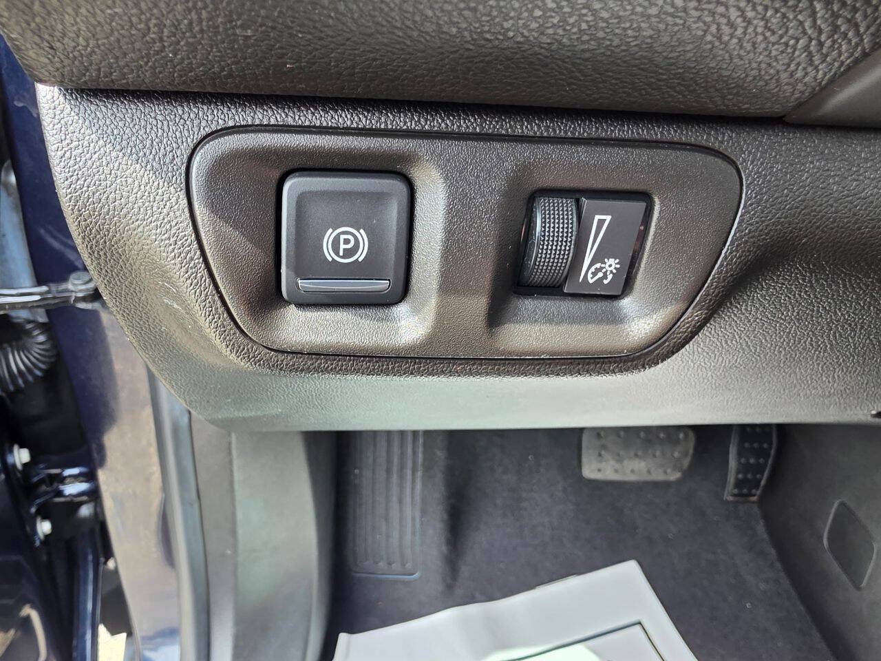 Used 2017 GMC Acadia SLE w/ Driver Alert Package I FWD image 21