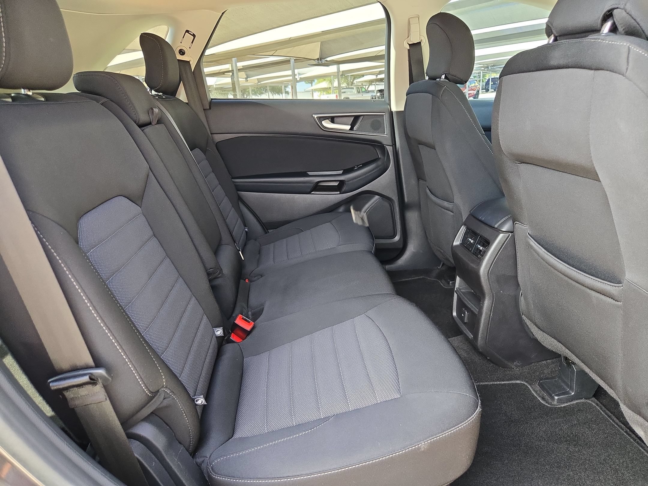 Used 2018 Ford Edge SE FWD image 25