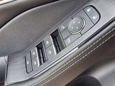 New 2025 Nissan Rogue Platinum w/ Platinum Premium Package image 18