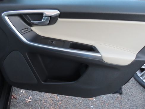 Used 2017 Volvo XC60 T6 Dynamic w/ Climate Package image 22