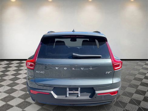 New 2026 Volvo XC40 B5 Core w/ Climate Package image 4