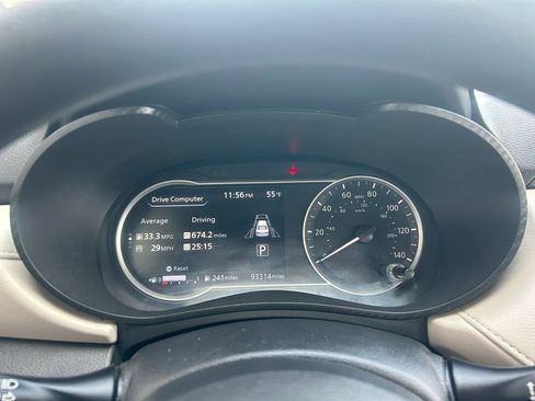 Used 2021 Nissan Versa SV FWD image 5