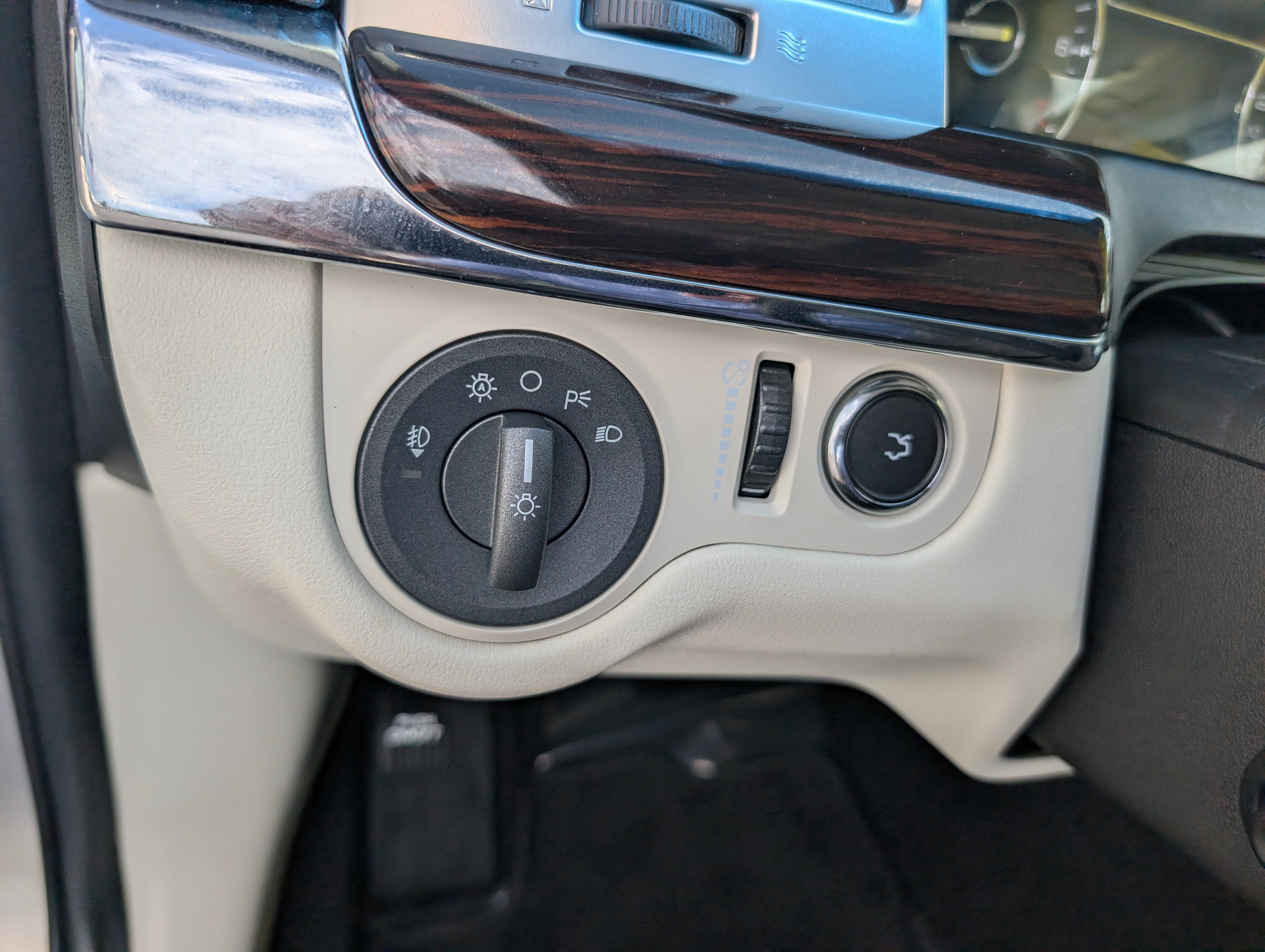 Used 2009 Lincoln MKS FWD image 14