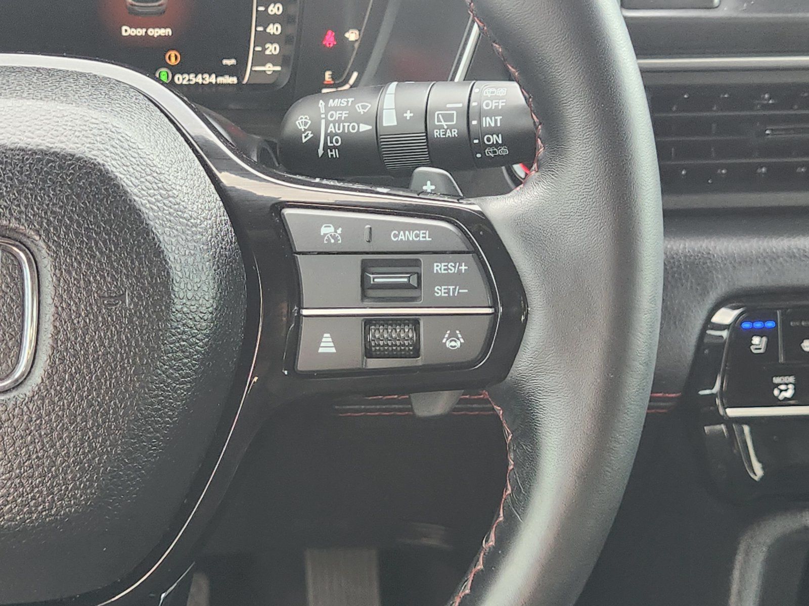 Used 2025 Honda Pilot Black Edition image 29