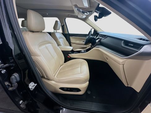 Used 2021 Jeep Grand Cherokee L Limited image 35