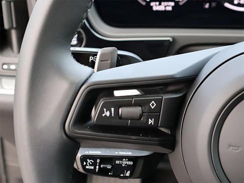 Used 2025 Porsche Cayenne Coupe image 29