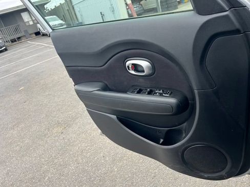 Used 2015 Kia Soul FWD image 18