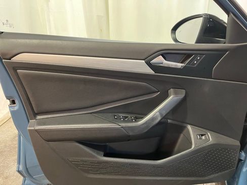 Certified 2025 Volkswagen Jetta Sport image 10